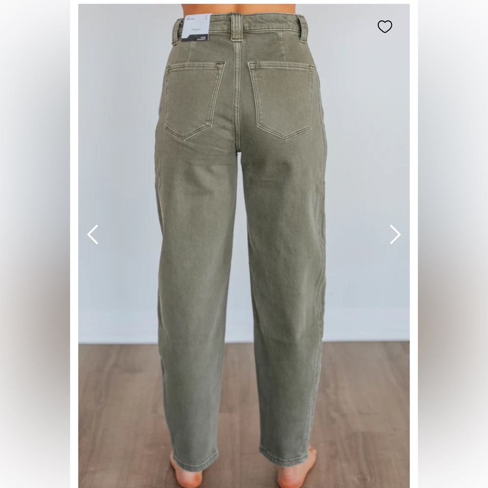 NWOT! WOMENS KANCAN OLIVE STRAIGHT BARREL JEAN SIZE 28!